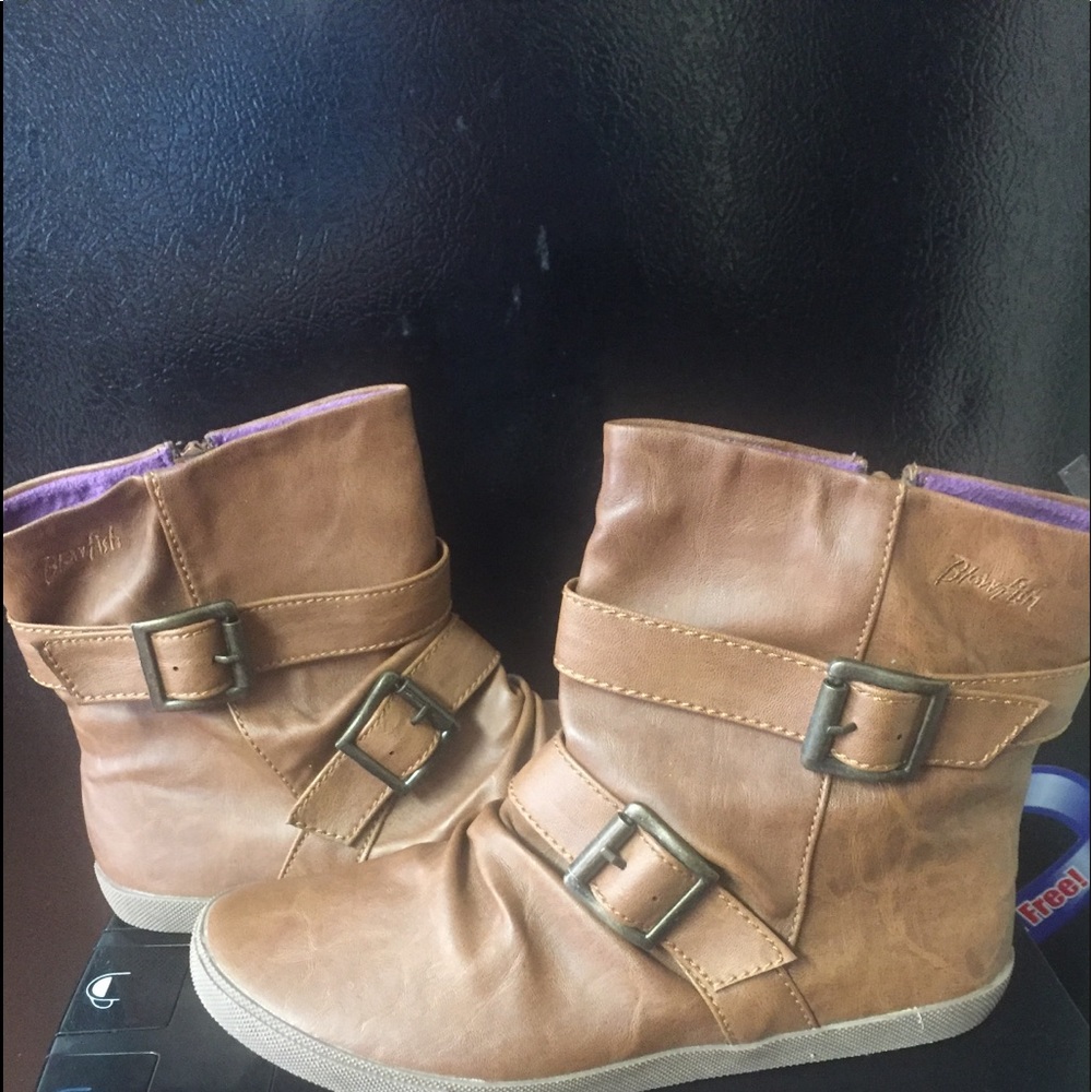 Blowfish light brown flat ankle boots size 8.5